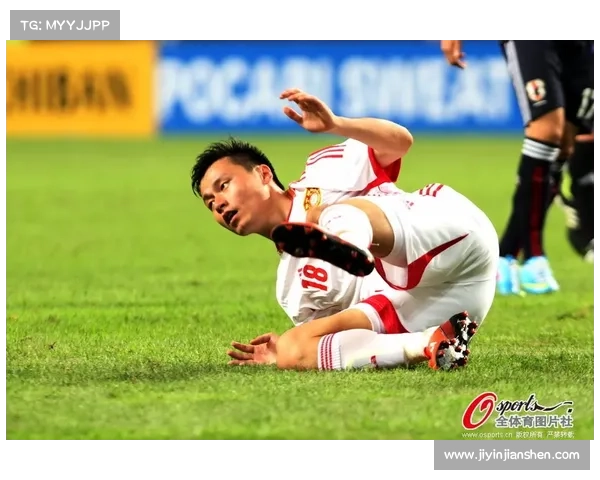 东亚杯爆发冲突！王钰栋遭恶意侵犯，国足险酿大规模群殴